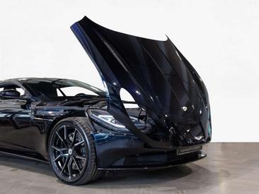Aston Martin DB11 Coupé V8 — photo 23