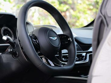 Aston Martin DBX 4.0 V8 Biturbo — photo 14