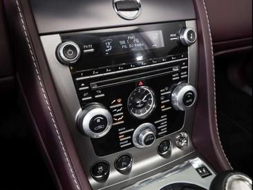 Aston Martin V8 Roadster 4.7 L — photo 15
