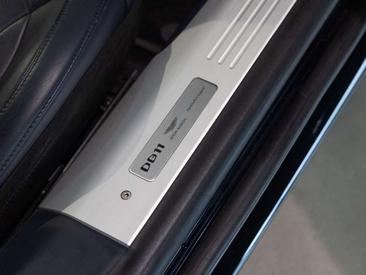 Aston Martin DB11 Coupé V8 — photo 25