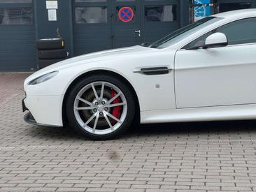 Aston Martin V8 Coupé — photo 3