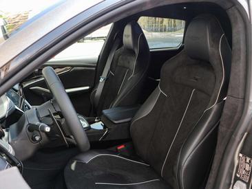 Aston Martin DBX 4.0 V8 Biturbo — photo 17