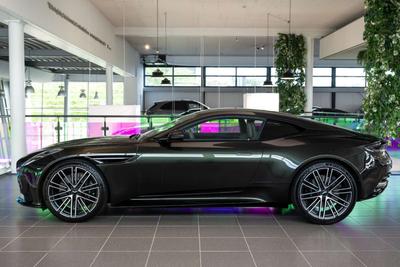 Aston Martin DB12 4.0 V8