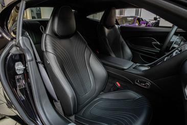 Aston Martin DB11 Coupé V8 Bright Pack — photo 9