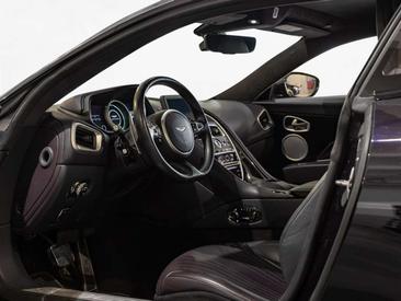 Aston Martin DB11 Coupé V8 — photo 30