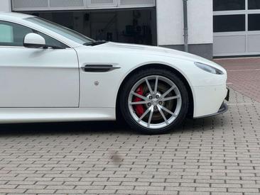 Aston Martin V8 Coupé — photo 10