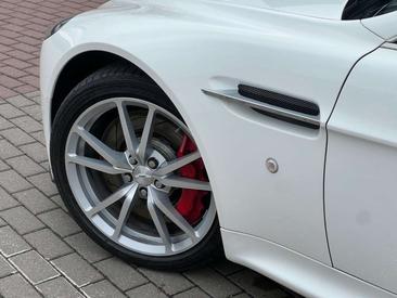 Aston Martin V8 Coupé — photo 16