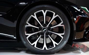 Aston Martin V8 4.0 510 CV — photo 11