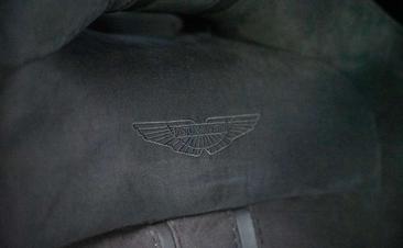 Aston Martin V8 4.0 510 CV — photo 12