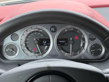 Aston Martin V8 Coupé — photo 26