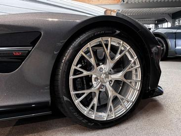 Aston Martin Vanquish V12 — photo 6
