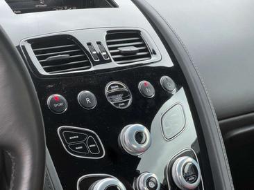 Aston Martin V8 Coupé — photo 30