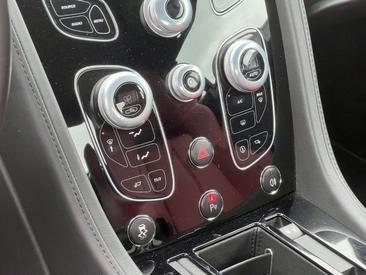 Aston Martin V8 Coupé — photo 31