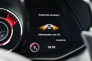 Aston Martin Vantage 4.0 V8 Carbon-ext — photo 11