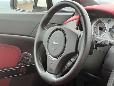 Aston Martin V8 Coupé — photo 34