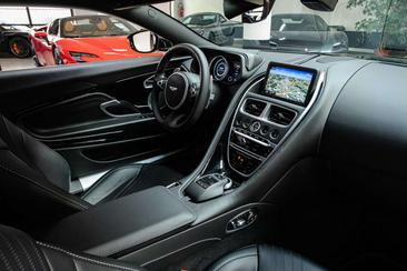 Aston Martin DB11 Coupé V8 — photo 13