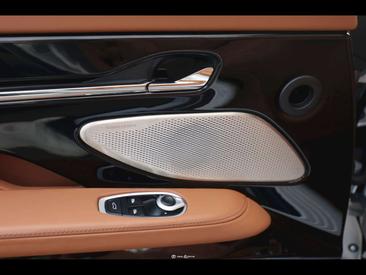 Aston Martin DB12 Volante Spirit Silver — photo 19