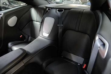 Aston Martin DB11 Coupé V8 — photo 14