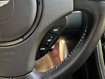 Aston Martin DBS Coupé 6.0 V12 Carbon Black Edition — photo 23