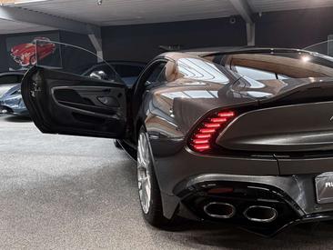 Aston Martin Vanquish V12 — photo 16