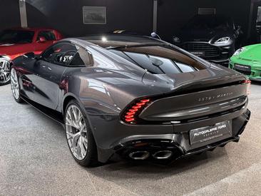 Aston Martin Vanquish V12 — photo 17