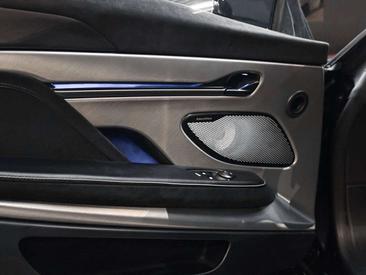 Aston Martin Vanquish V12 — photo 18