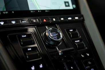 Aston Martin DB12 4.0 V8 — photo 33
