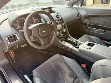 Aston Martin Vantage 4.7i V8 — photo 9