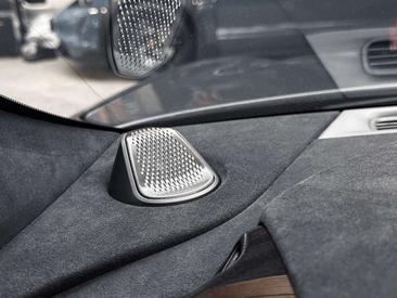 Aston Martin Vanquish V12 — photo 27