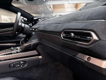 Aston Martin Vanquish V12 — photo 29