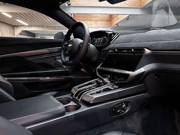 Aston Martin Vanquish V12 — photo 30