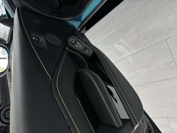 Aston Martin Vantage Roadster — photo 19