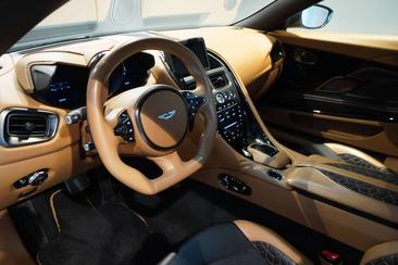 Aston Martin DBS Superleggera Cabriolet 5.2 V12 — photo 7