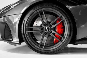 Aston Martin DBS Superleggera — photo 5
