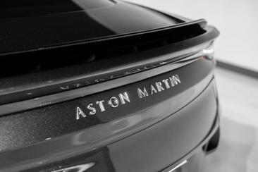 Aston Martin DBS Superleggera — photo 8