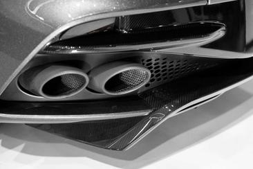 Aston Martin DBS Superleggera — photo 9