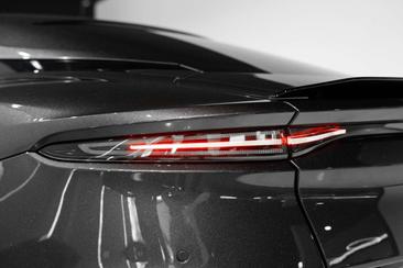 Aston Martin DBS Superleggera — photo 10
