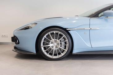 Aston Martin Vanquish Shooting Brake — photo 11