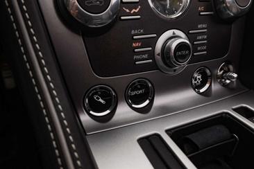 Aston Martin DB9 Volante — photo 22