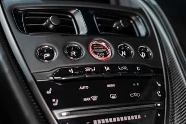 Aston Martin DBS Superleggera — photo 13