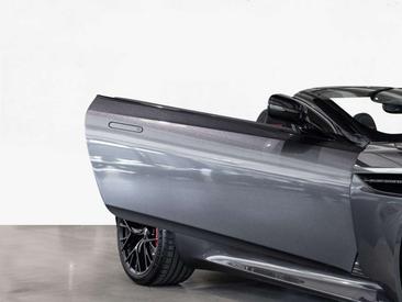 Aston Martin DB12 Volante — photo 19