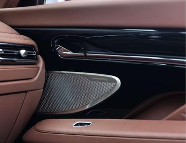 Aston Martin DB12 Volante 4.0 V8 — photo 36
