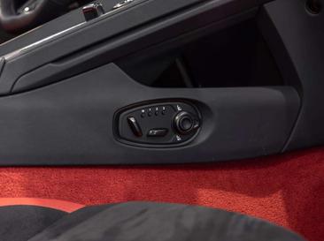 Aston Martin DB12 Volante — photo 29