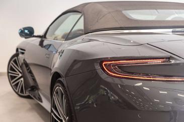 Aston Martin DB12 Volante — photo 10