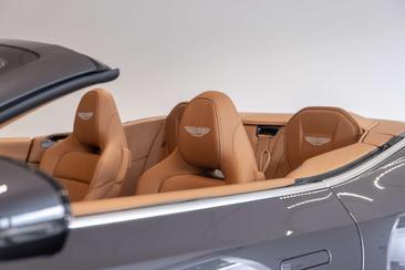 Aston Martin DB12 Volante — photo 21