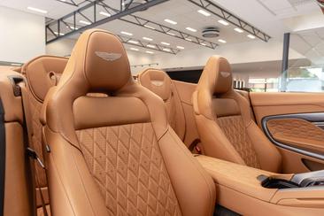 Aston Martin DB12 Volante — photo 23