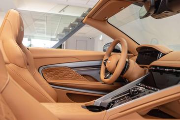 Aston Martin DB12 Volante — photo 24