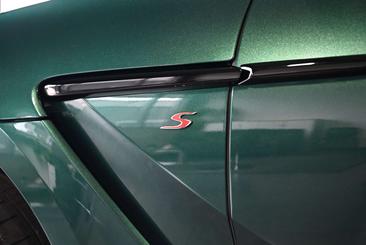 Aston Martin DBX S Malachite Green — photo 23