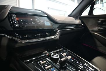 Aston Martin DBX 707 — photo 48