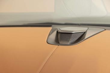 Aston Martin DB12 Volante — photo 26